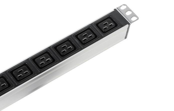 Блок розеток R-16-16C13-12C19-V-1820 Rem-16 с выкл., 16 IEC 60320 C13, 12 C19, вход C20 16A, алюм., 42-48U REM